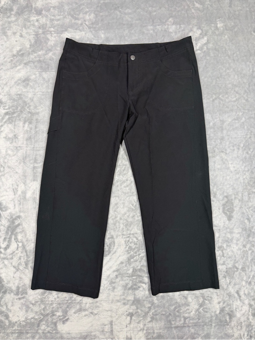 Patagonia Black Cropped Cargo Capris
